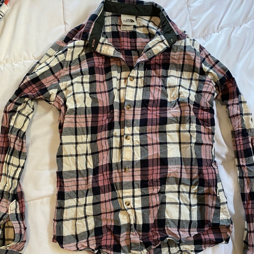 The north face women’s flannel. Light pink, dark blue and white colors